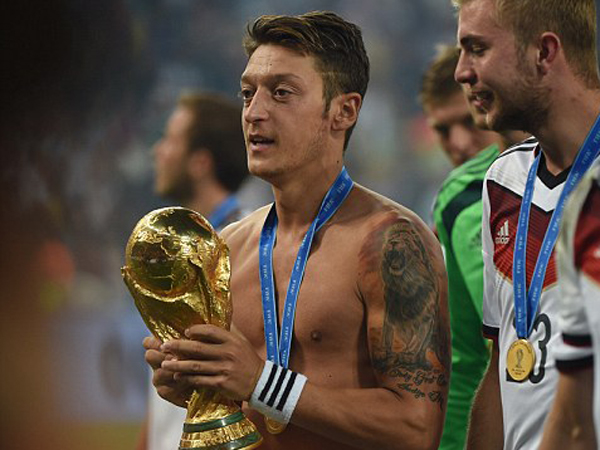 Mesut Ozil Juga Sumbangkan Uang Hadiah Piala Dunia untuk Warga Gaza?
